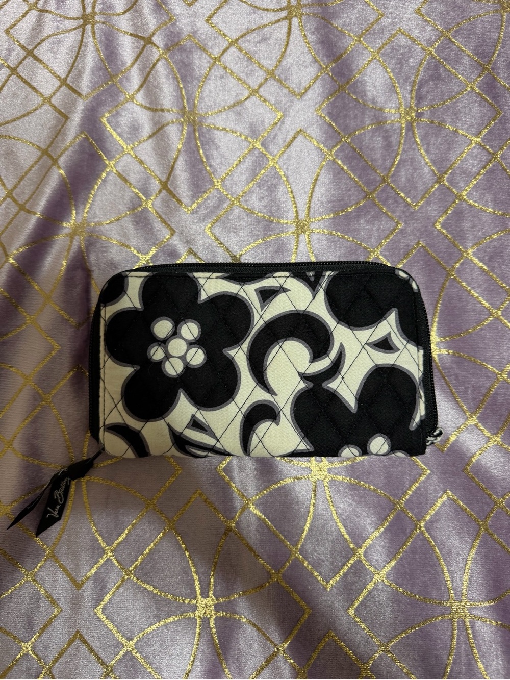 💥 Vera Bradley Black & White Floral Quilted Zip Wallet